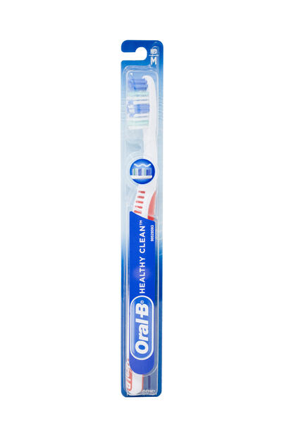 ORAL B TOOTHBRUSH MED